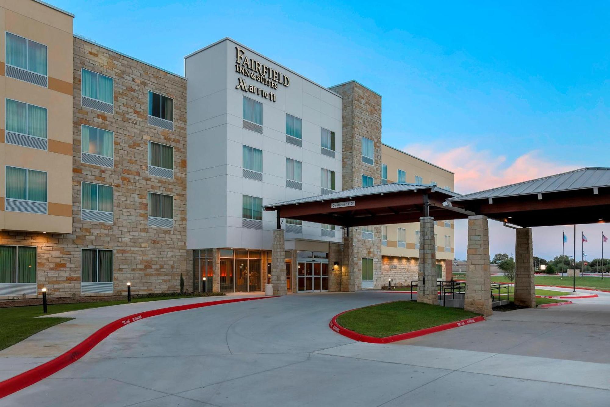 Fairfield Inn & Suites By Marriott Decatur At Decatur Conference Center Exterior photo